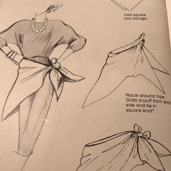 Timeless Polkadot GINO PAOLI 100% silk scarf, Italy, signed designer scarf  60’s - Picture 14 of 17